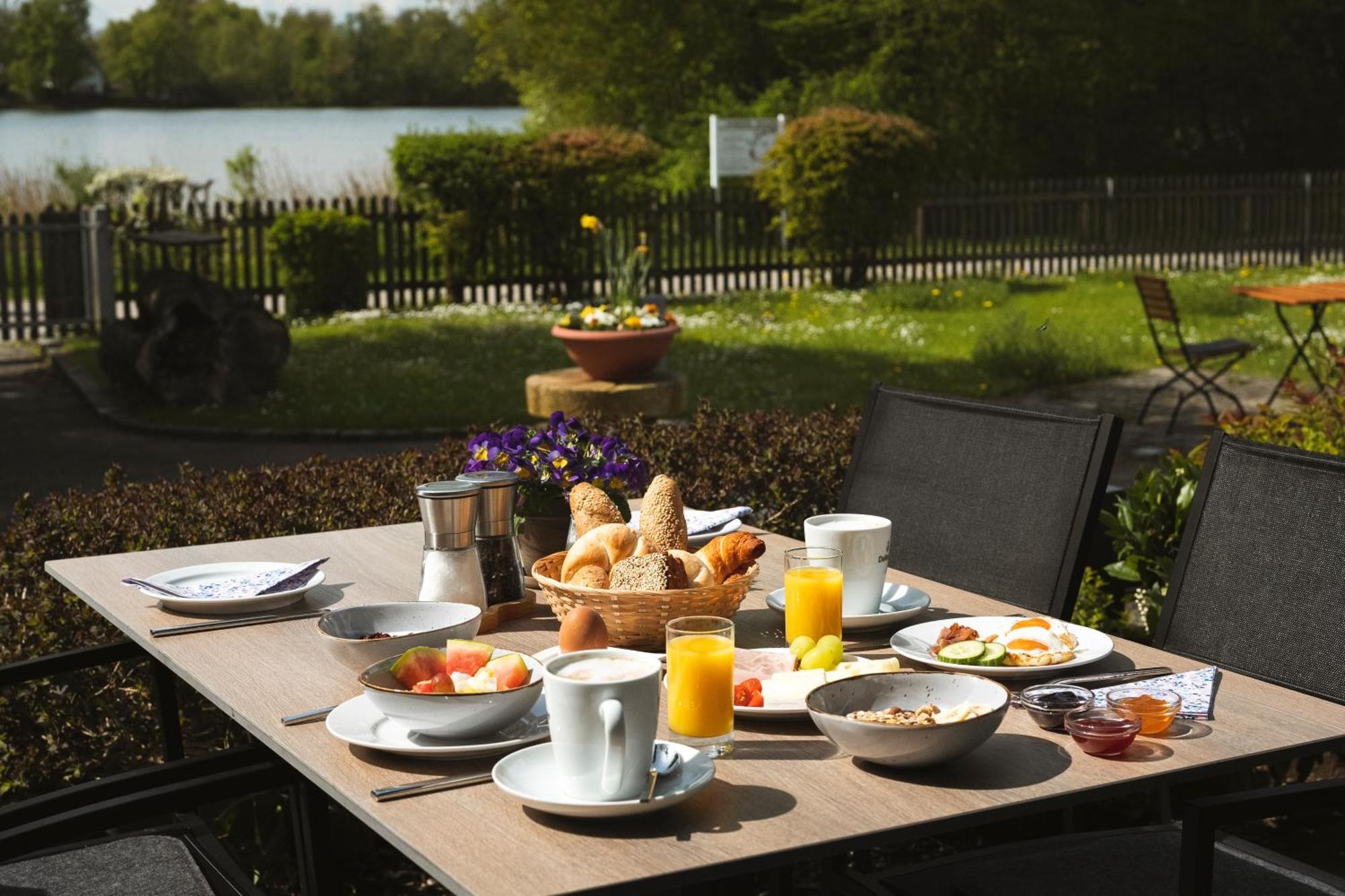Sopherl Am See - Fruehstueck Auf Der Seeterrasse, Sehr Ruhig Und Wunderschoen Am See, 3 Minuten Nach Oberpfaffenhofen, Viele Radtouren, Restaurants & Cafes In Der Umgebung Wessling Exterior foto