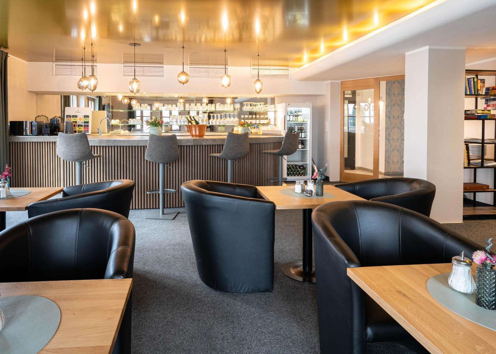 Sopherl Am See - Fruehstueck Auf Der Seeterrasse, Sehr Ruhig Und Wunderschoen Am See, 3 Minuten Nach Oberpfaffenhofen, Viele Radtouren, Restaurants & Cafes In Der Umgebung Wessling Exterior foto