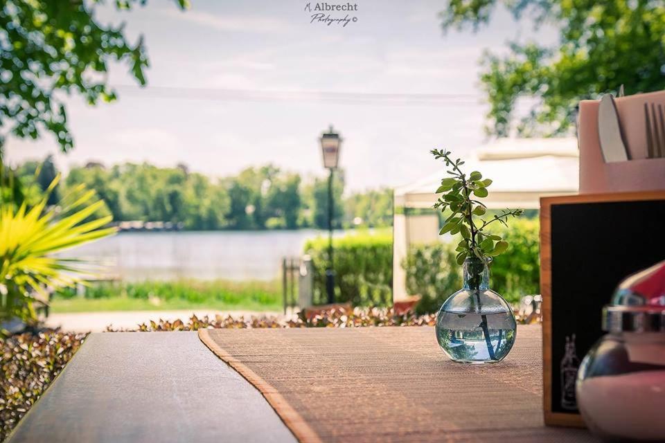 Sopherl Am See - Fruehstueck Auf Der Seeterrasse, Sehr Ruhig Und Wunderschoen Am See, 3 Minuten Nach Oberpfaffenhofen, Viele Radtouren, Restaurants & Cafes In Der Umgebung Wessling Exterior foto