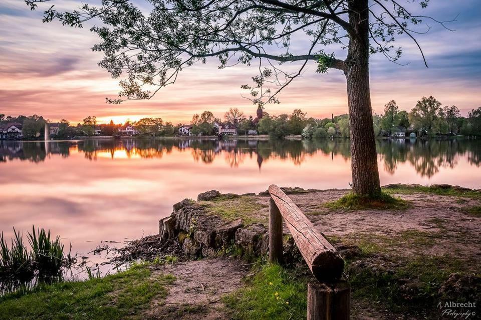 Sopherl Am See - Fruehstueck Auf Der Seeterrasse, Sehr Ruhig Und Wunderschoen Am See, 3 Minuten Nach Oberpfaffenhofen, Viele Radtouren, Restaurants & Cafes In Der Umgebung Wessling Exterior foto